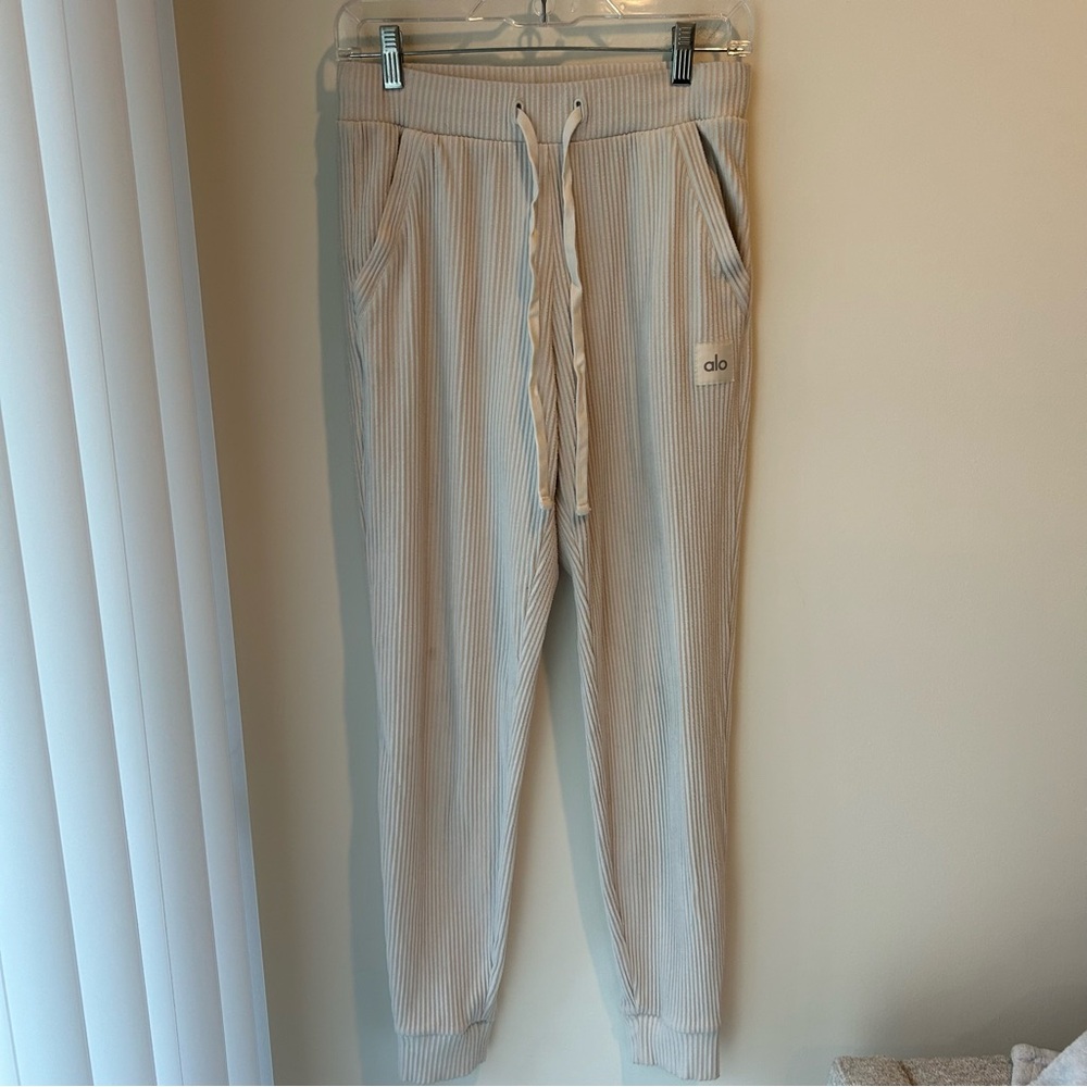 Alo Yoga Muse Sweatpant Cream